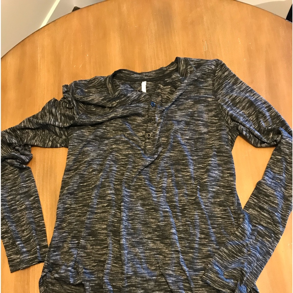 Small heather black light weight long sleeve